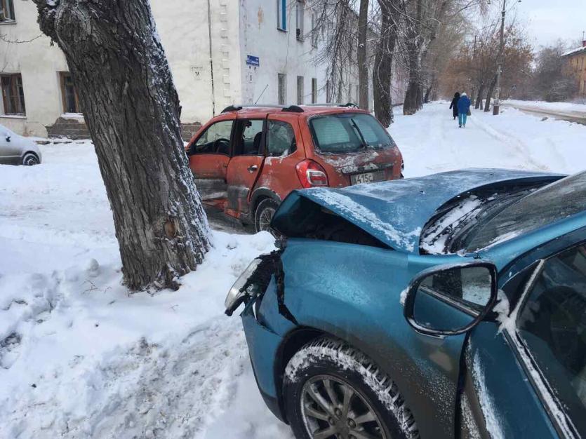 Фото Два ДТП произошли на одном перекрестке в Челябинске