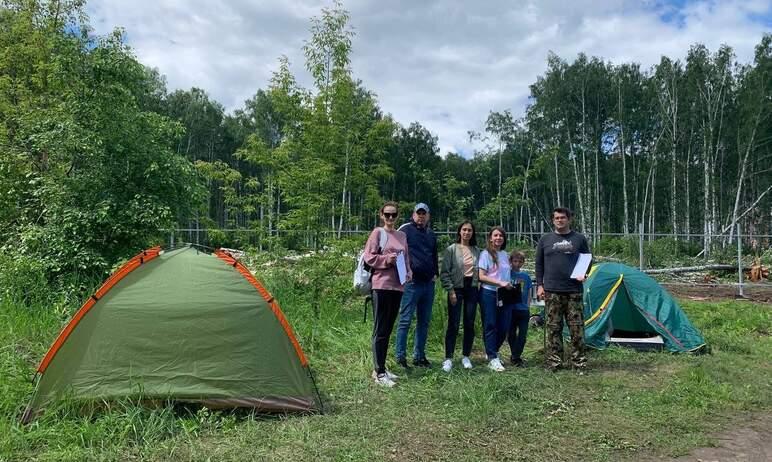 Фото Защитники челябинского леса на Тополинке вновь разбили палаточный лагерь - полиция нарушений не нашла