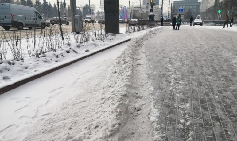 Фото Чиновники Челябинска отчитываются об объемах вывезенного снега, горожане жалуются на качество уборки