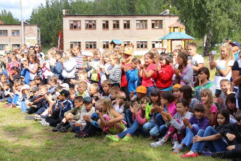 Фото Автозавод «Урал» организует летний отдых работников и их детей 