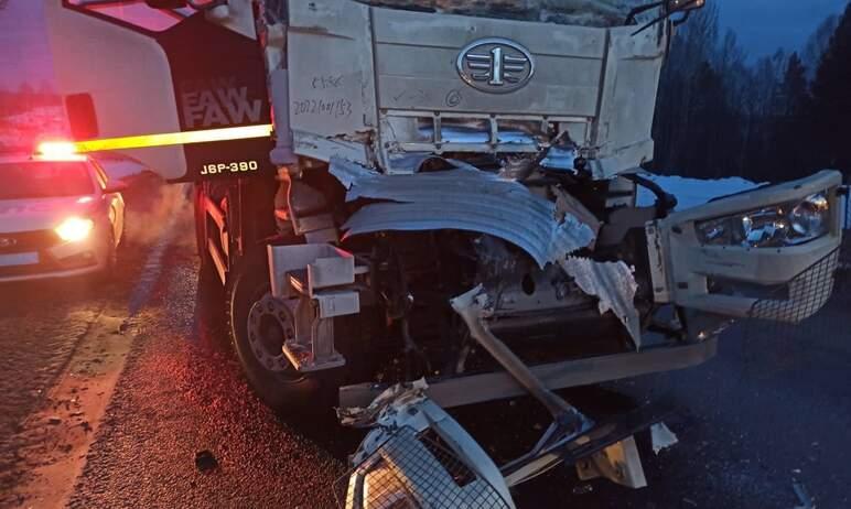 Фото На трассе М-5 в Челябинской области произошло ДТП с тремя грузовиками и легковушкой