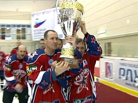Фото Челябинские хоккеисты-любители выиграли для города главный приз первого Фестиваля РЛХЛ – современный ледовый дворец