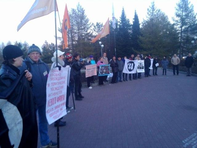 Фото В Челябинске «Стратеги-31» провели акцию в поддержку активистов «Левого фронта»