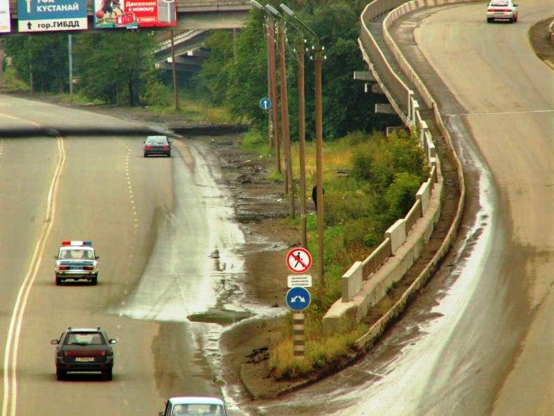 Фото В Челябинске женщина упала с моста на автомобиль полицейских