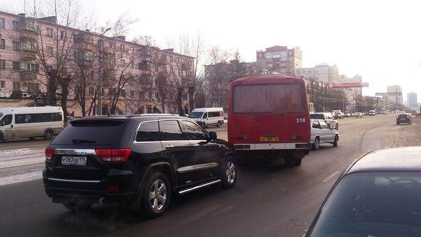 Фото  В Челябинске неизвестные вновь заблокировали маршрутки «Казачьего двора» 