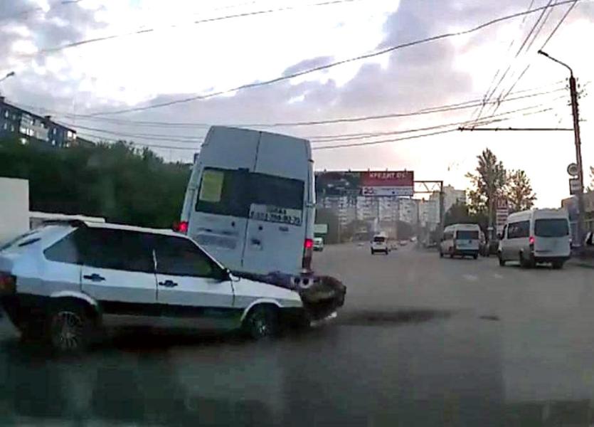 Фото На Северо-Западе Челябинска крупное ДТП: есть пострадавшие