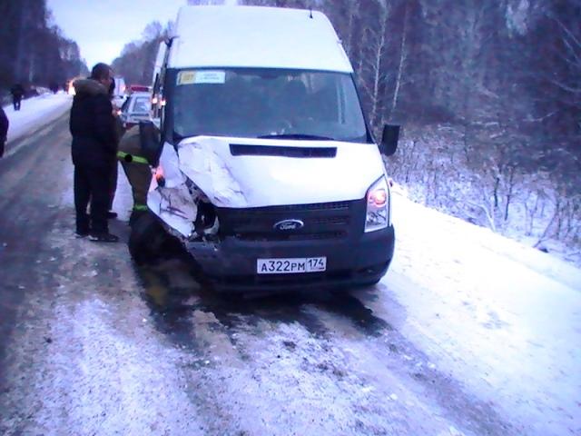 Фото На трассе Озерск – Метлино маршрутка отправила  «Ниву» в кювет (ФОТО)