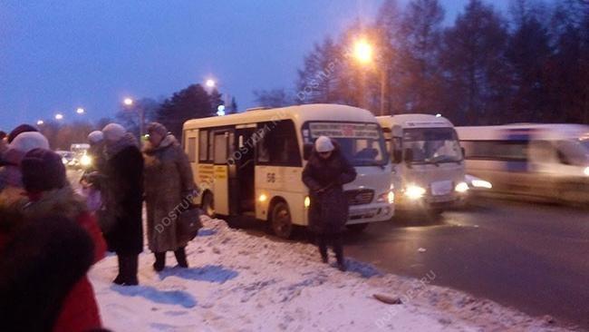 Фото В Челябинске разъяренный автомобилист распылил газ в маршрутке