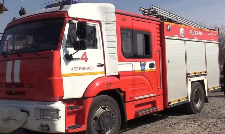Фото В квартиру, из которой женщина выбросила своих детей, выезжали пожарные