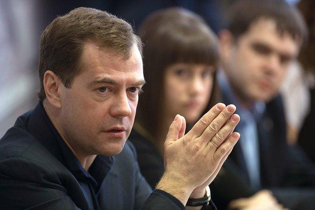 Фото Медведев: универсальная электронная карта станет средством идентификации гражданина в РФ