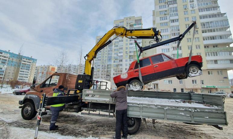 Фото В Челябинске на спецстоянку отправили «будку охраны» на колесах