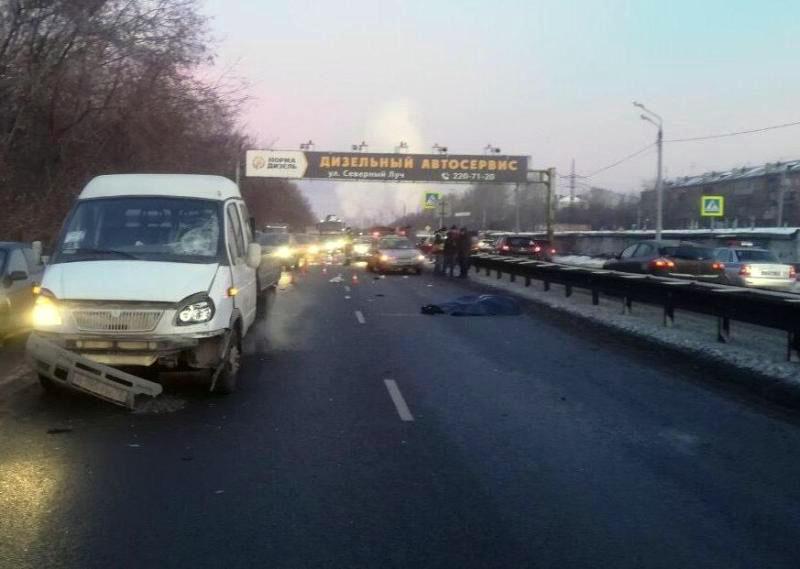 Фото В Челябинске на &quot;меридиане&quot; насмерть сбили пешехода