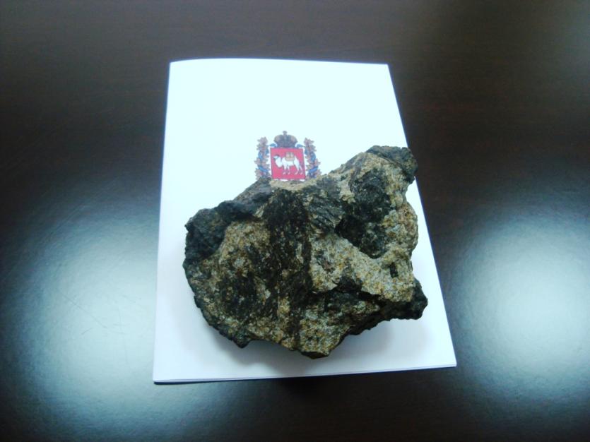 Фото Основной фрагмент упавшего в озеро Чебаркуль метеорита достанут до 4 октября