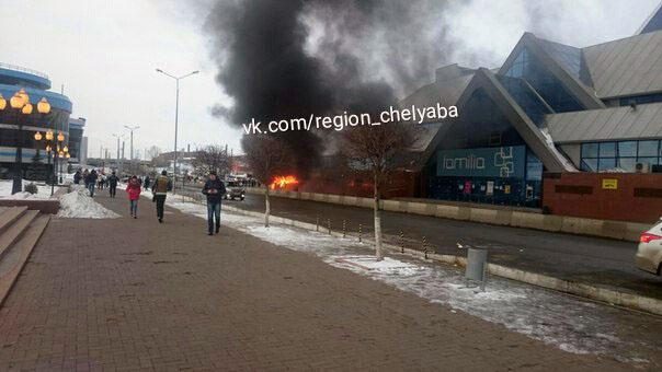Фото В Челябинске на ходу загорелась маршрутка, причины пока не ясны