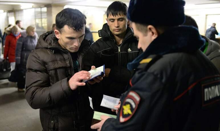 Фото Разговор будет коротким: Владимир Путин предложил высылать мигрантов за любое правонарушение