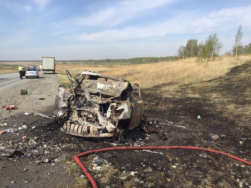 Фото В Копейске в "Лексусе" заживо сгорели три человека