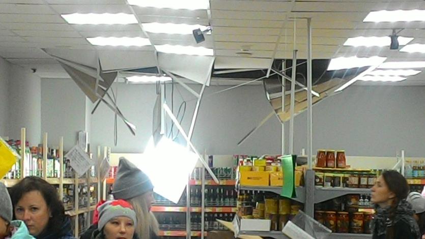 Фото В Трехгорном в крупном супермаркете рухнул потолок