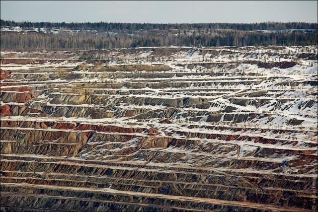Фото В ноябре 2011 года горняки Южного Урала увеличили добычу угля
