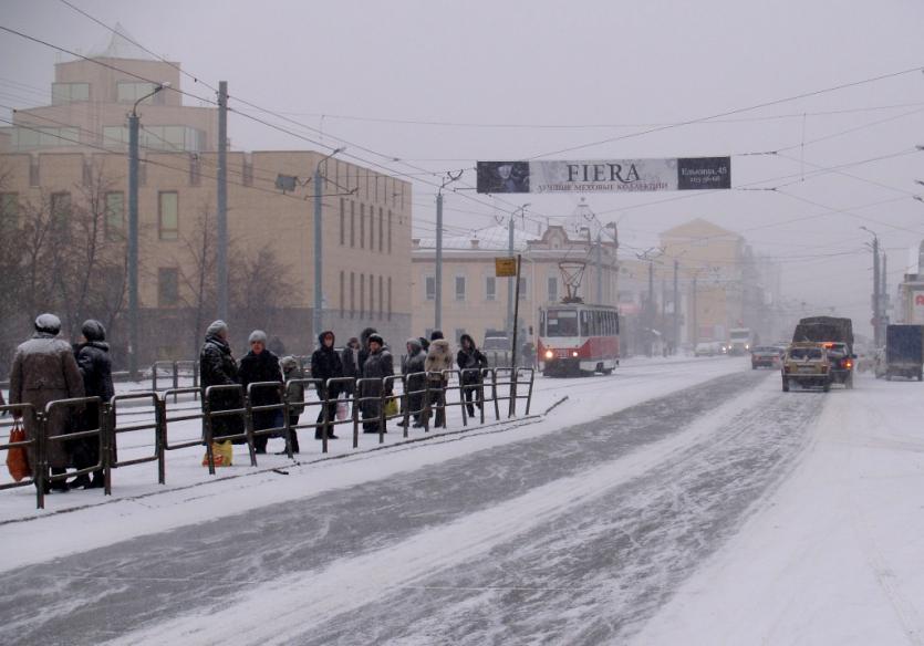 Фото В Челябинске с трамвайных остановок снесут «убогие конструкции»