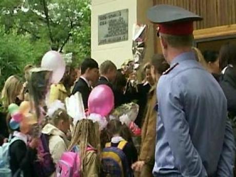 Фото Челябинские полицейские в преддверии Дня знаний обследовали все школы