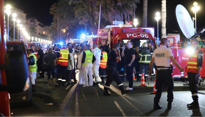 Фото Теракт в Ницце: жертвами стали не менее 80 человек