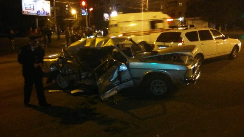 Фото В Челябинске произошла авария из трех машин: погиб молодой мужчина ФОТО
