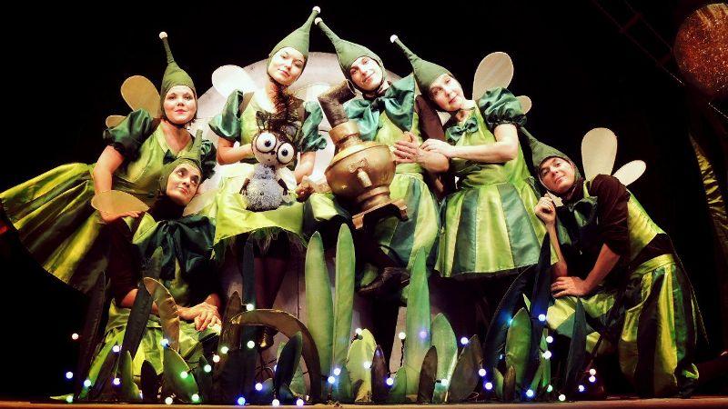 Фото На сцене Челябинского театра кукол - микро-«оперетта» «Муха-Цокотуха»