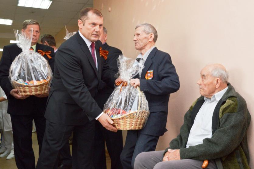 Фото Пациенты госпиталя ветеранов получили поздравления и подарки от губернатора