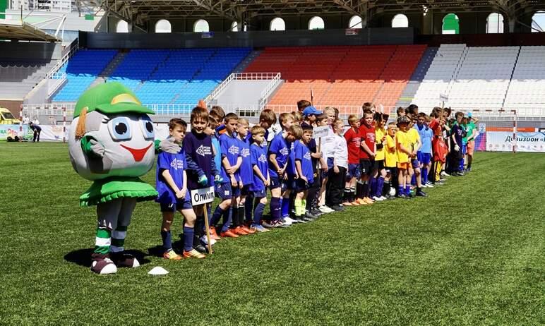 Фото Юные спортсмены Челябинска сразились на фестивале дворового футбола «МЕТРОШКА»