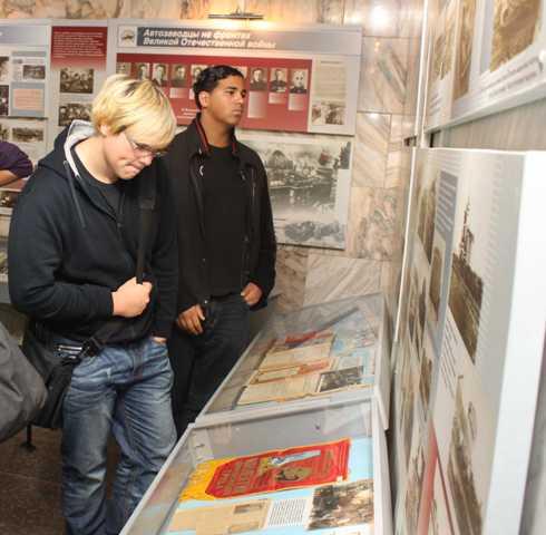 Фото Германские школьники посетили главный конвейер автозавода «Урал»