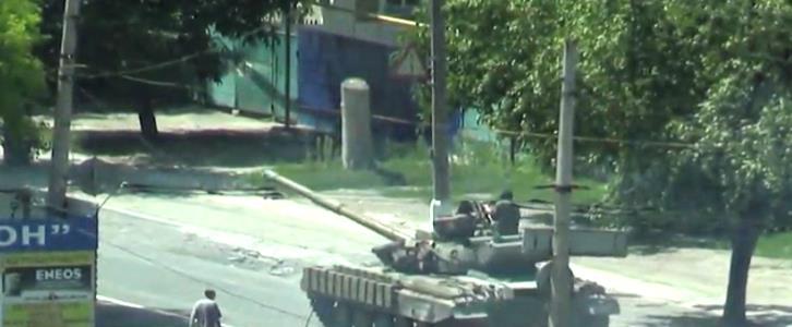 Фото В Донецке идут активные боевые действия. Есть убитые и раненые, закрыт автовокзал, горел рынок