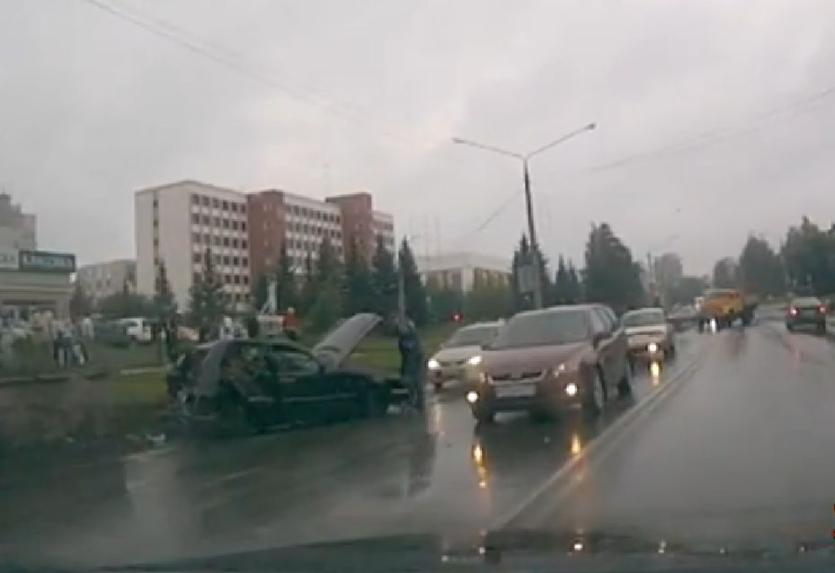 Фото Озерчанин разбил иномарку на мокрой дороге ВИДЕО