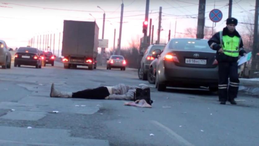 Фото В Челябинске ранним утром «Тойота Камри» насмерть сбила женщину