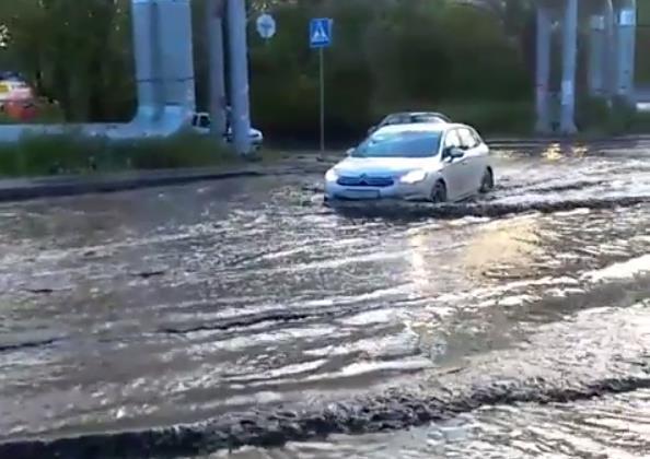 Фото Ливневка? В Челябинске? Нет, не слышали: горожане делятся видеокадрами последствий ливня