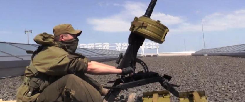 Фото В аэропорту Донецка силы самообороны открыли стрельбу по военным вертолетам. Один уже сбит