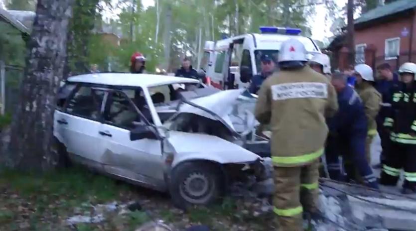 Фото В Озерске водитель легковушки врезался в фонарный столб и погиб  (ВИДЕО)