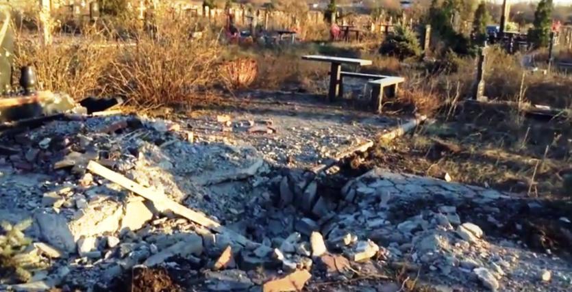 Фото Вооруженные силы Украины целенаправленно уничтожают кладбища в Донецке и Луганске