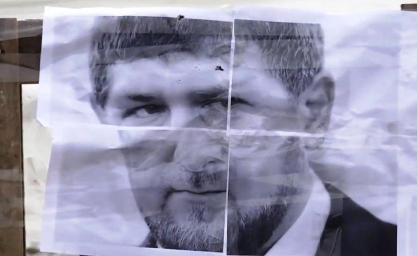 Фото Смелость от страха: националист Игорь Мосийчук всадил две пули в портрет Рамзана Кадырова