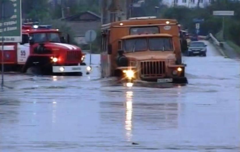 Фото В Сатке Челябинской области сильными дождями подтоплено десять домов, 34 человека эвакуированы
