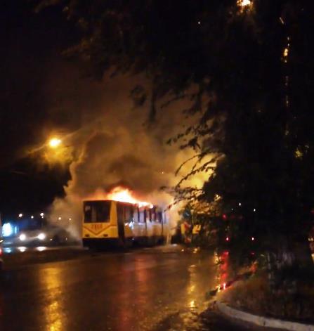 Фото В Магнитогорске сгорел трамвай. Жертв нет