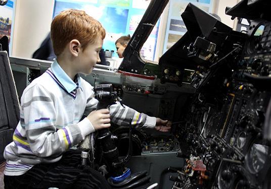 Фото Глава минобороны РФ исполнил мечту восьмилетнего Дениса Российского из Сатки