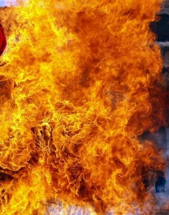 Фото В Челябинске оконные решетки помешали ребенку выбраться из горящей квартиры