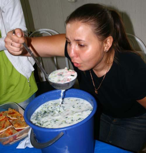 Фото Челябинцев бесплатно накормят окрошкой