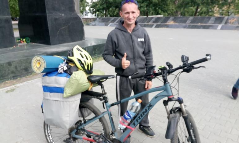 Фото Три тысячи километров на двух колесах: житель Челябинска отправился в Севастополь на велосипеде