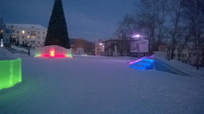 Фото В Сатке ищут вандалов, испортивших ледяной городок