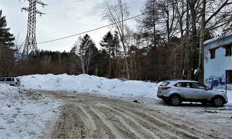 Фото В челябинском городском бору всю зиму незаконно складируют снег