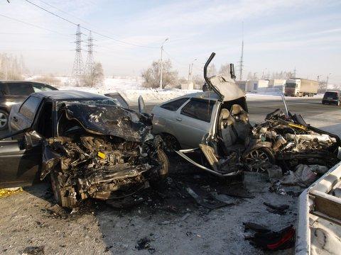 Фото Лобовое столкновение автомобилей на Бродокалмакском тракте: двое погибли, двое госпитализированы