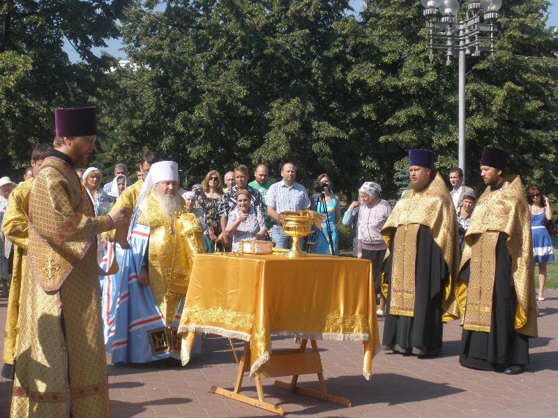 Фото В Челябинске заложен первый камень памятника Петру и Февронии