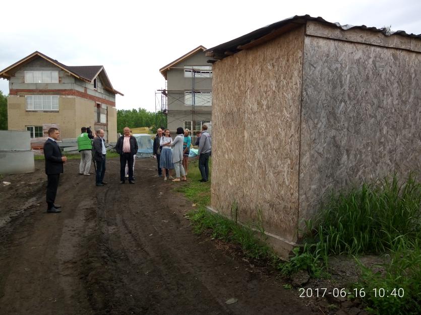 Фото Челябинский прецедент: под домики «дядюшки Тыквы» суд отдал экс-чиновнику 27 гектаров земли вместе с «крепостными»
