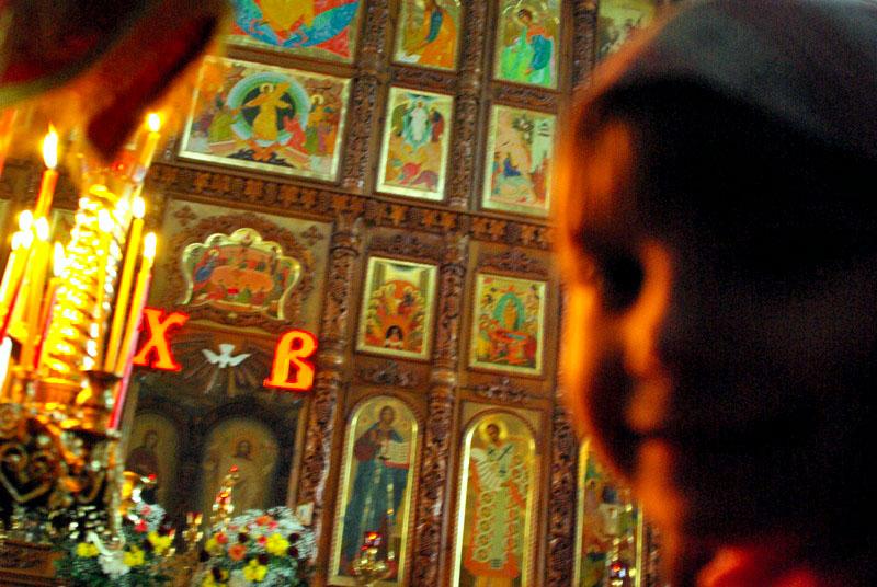 Фото В храме Катав-Ивановска обнаружили уникальную старинную фреску Троицы Новозаветной